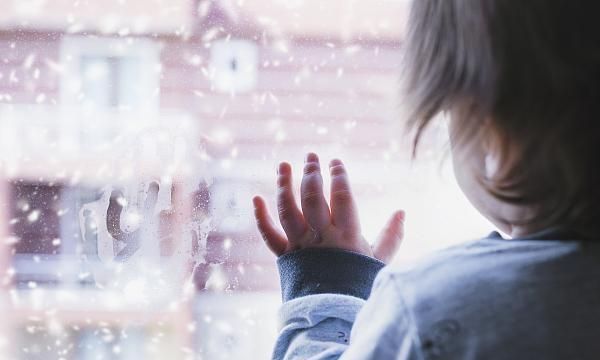 关注自闭症|和大家一样正常长大 我的孩子为何突然不说话?